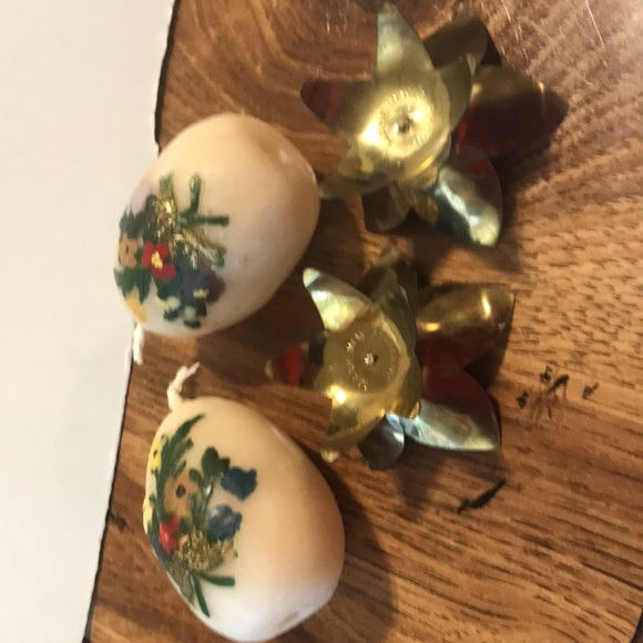 Hand painted egg candles with faux brass stands formed like a flower - Picture 7 of 7